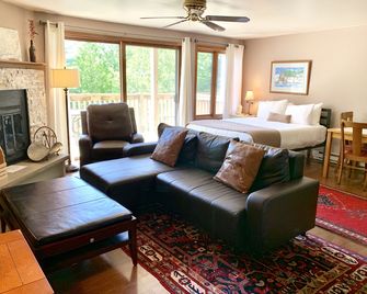Sunset Condominiums - Mackinac Island - Вітальня