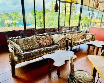 Arusha Backpackers Hotel - Arusha - Lounge