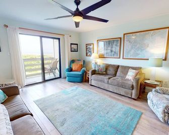 Lighthouse Point 2 by Tybee Vacation Rentals - Tybee Island - Living room