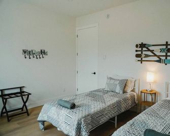 Suite 2- Modern Organic Vineyard Escape One Bedroom Unit - West Kelowna