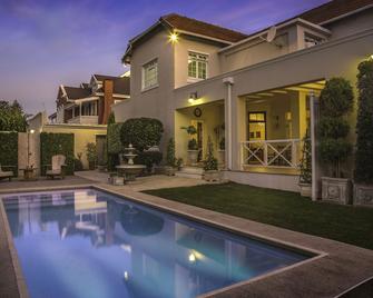 Bright on 5th Guest House - Port Elizabeth - Pool
