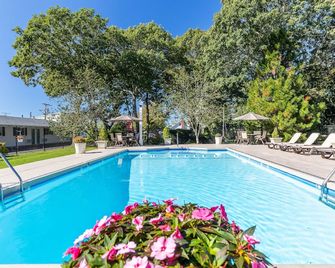 Falmouth Heights Motor Lodge - Falmouth - Piscina