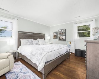 Cypress Cove Cottage - Buxton - Bedroom