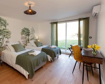 La Porte d'Arcy - grand jardin et piscine partagée - Fère-en-Tardenois - Schlafzimmer