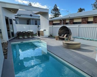 Rom Baro's Tiny Beach House - beachside studio with pool in Shellharbour Village - Shellharbour - Piscina