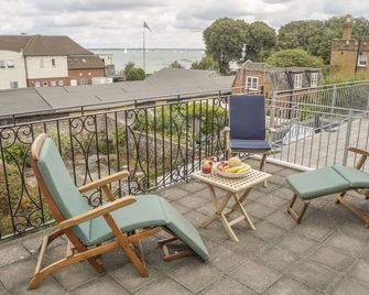 Tovah - Yarmouth - Balcón