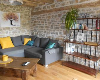 Charming gîte in Côte d'Or (Burgundy region) in pretty Auxois village - Beurizot - Sala de estar
