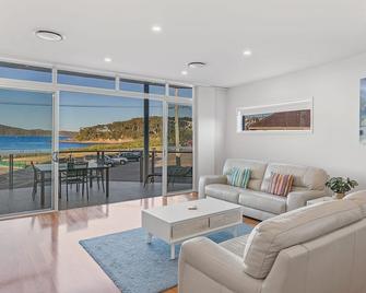 serenity at Fingal Bay 2 - Fingal Bay - Sala de estar