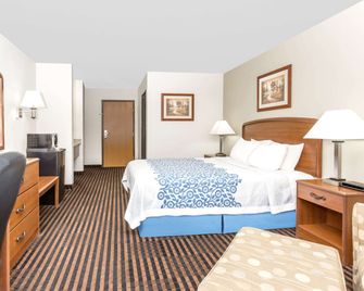 Days Inn by Wyndham Sidney NE - Sidney - Bedroom