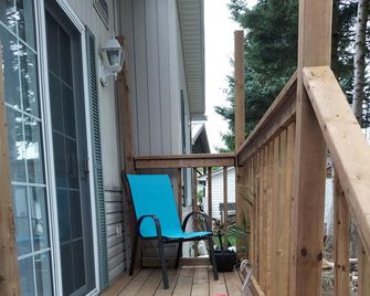 Belwood Cottage Rental Ideal for a Family Getaway in Ontario - Belwood - Balcony