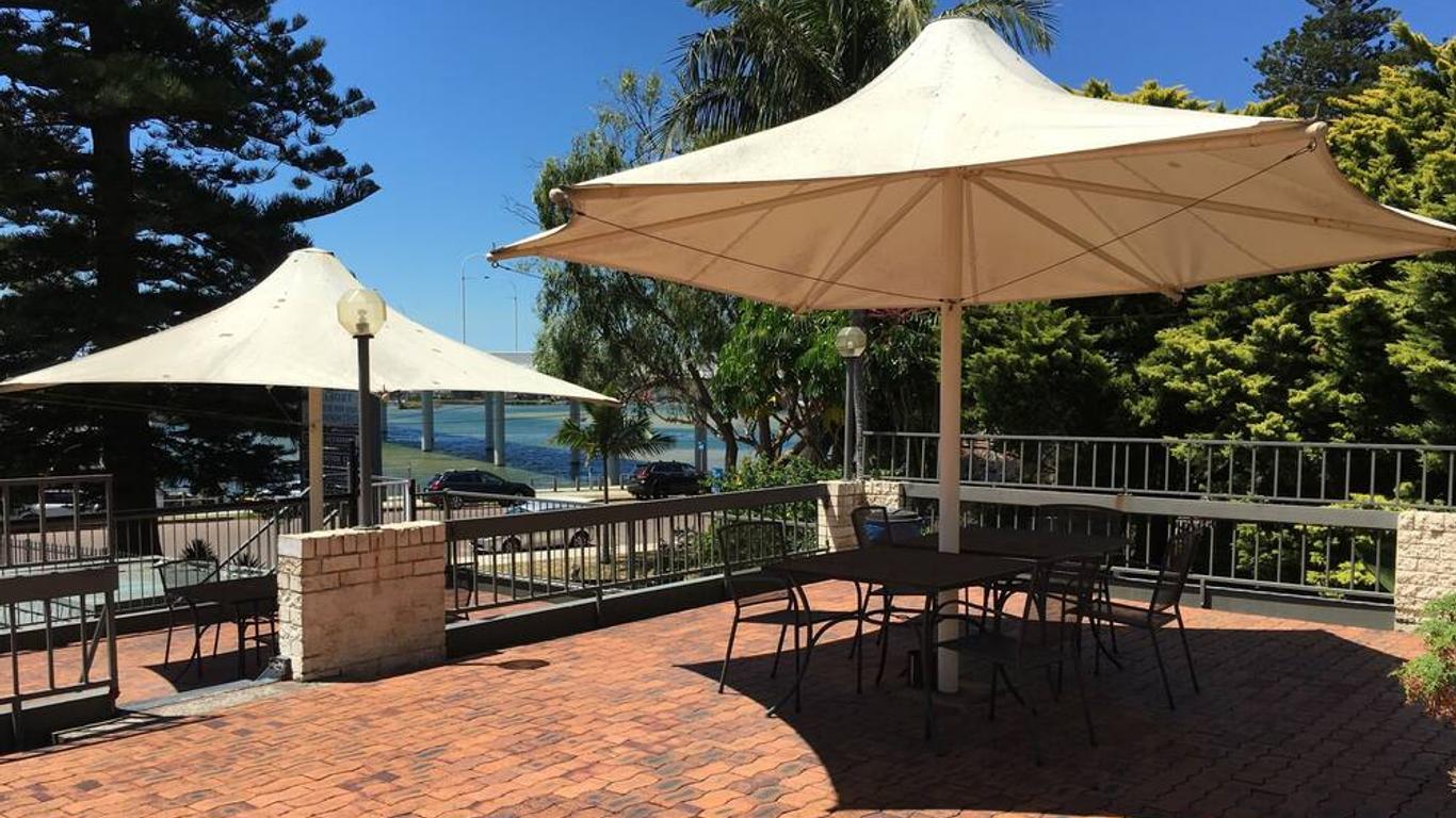 إل لاجو ووترز موتل