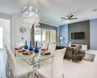 New Listing! Solara Resort, 8mi to Disney & 15mi to Universal - FS261026 - Lake Buena Vista - Dining room