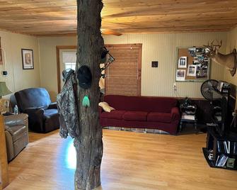 Riverfront secluded 3-bedroom cabin on the scenic Neches River - Jasper - Obývací pokoj
