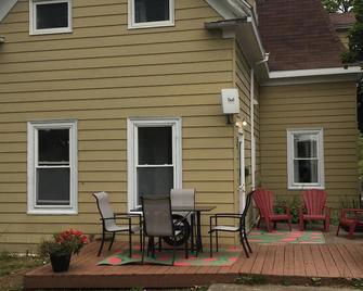 Jessie's Place-Renovated Century Old 5 BR Home - Mabou - Patio
