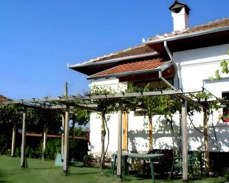 Granpa house - Raynovtsi - Outdoors view