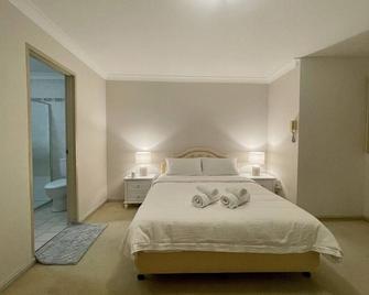 Sydney Two-Level 3bdr 3bath Near Cbd & Olympic Park - 伯伍德 - 臥室