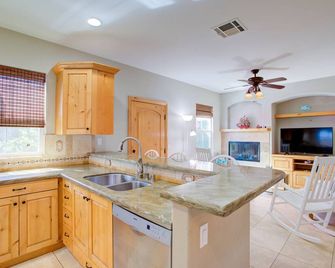 +Lake View House+ Walk to private sandy beach. Private lake access. - Lake Elsinore - Cocina