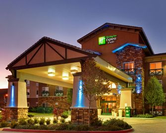 Holiday Inn Express & Suites Tehachapi Hwy 58/Mill St. By IHG - Tehachapi - Edificio