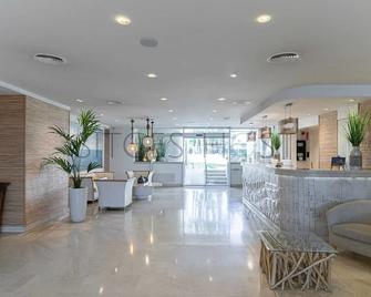 Sitges ARENA - dos piscinas frente al mar - Barcelone - Hall d’entrée