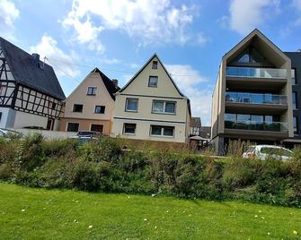 Small loft in the attic - direct view of the Rhine - Coblenza - Edificio