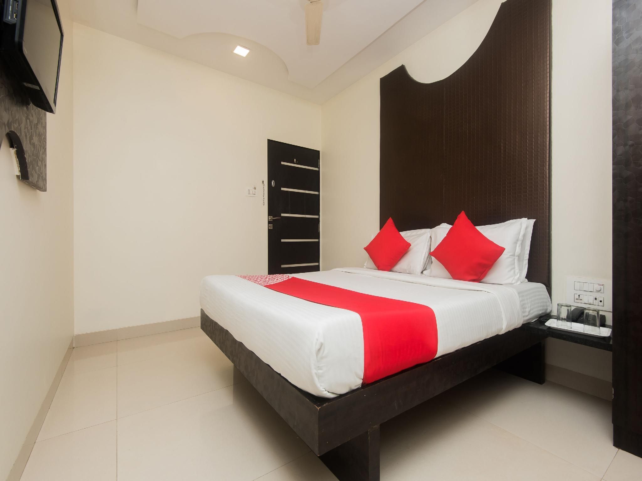 Oyo 3782 Hotel Adnoc Inn - מומבאי - חדר שינה