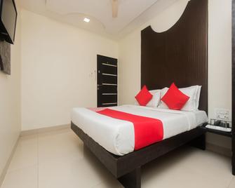 Oyo 3782 Hotel Adnoc Inn - Mumbai - Bedroom