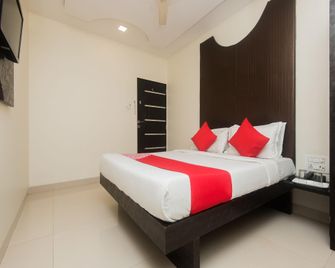 Oyo 3782 Hotel Adnoc Inn - מומבאי - חדר שינה