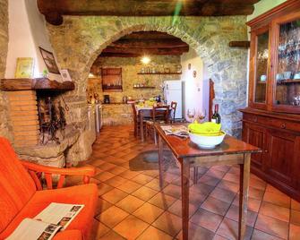 Alluring Farmhouse in Ortignano With Swimming Pool - Ortignano - Dining room