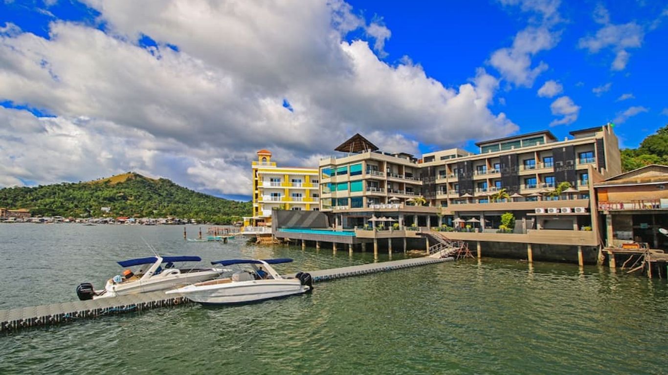 Two Seasons Coron Bayside Hotel