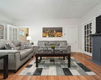 View from the Top! Steps from Grandview, Sleeps 8 - Pittsburgh - Sala de estar