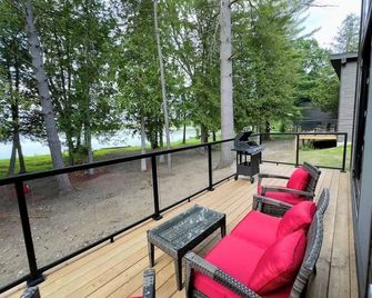 3-bedroom Lakefront Villa #5 - Lakefield - Balcony