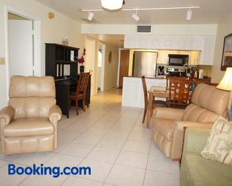 Bass & Sun Condominium 2/2 Bedroom - Clewiston - Living room