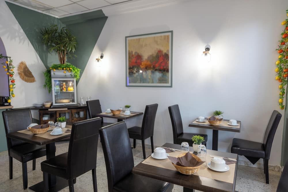 هوتل باريزيان - منتون - مطعم