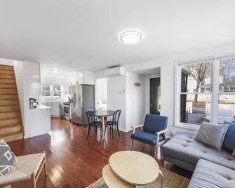 Madison Lodge - Middletown, Port Jervis, Hudson River - Middletown - Living room