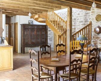 Longere style house 20 minutes from the sea. - Berric - Comedor