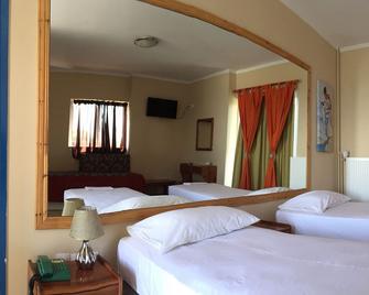 Bay Holiday Hotel & Spa - Karavomilos - Habitación