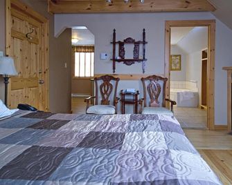 Mackenzie Motel & Cottages - Shelburne - Bedroom