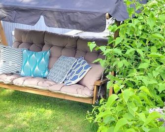 Sparkling newly built house close to city & nature - Sztokholm - Patio