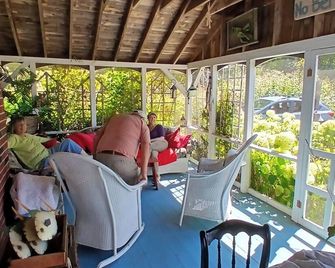 Blue Moon Cottage near scenic Pemaquid Point Lighthouse 2 Bedrooms Ocean View - New Harbor - Balcón