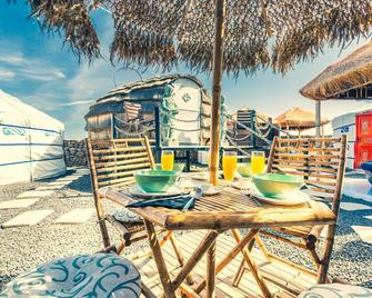 Peaceful Quaint Eco Beach Yurt, Pool, Sea Views, Beach, Wifi - Haría - Patio