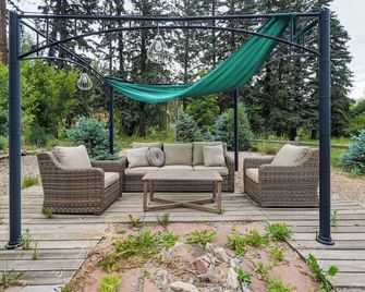 Cozy Creekside Cottage at Entrance to Pikes Peak - Cascade-Chipita Park - Patio