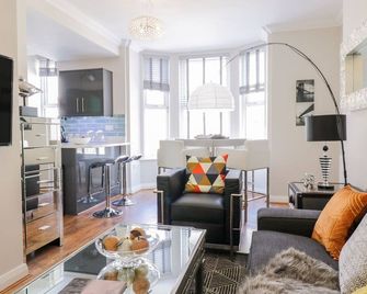 Midtown - Manhattan House - Llandudno - Living room