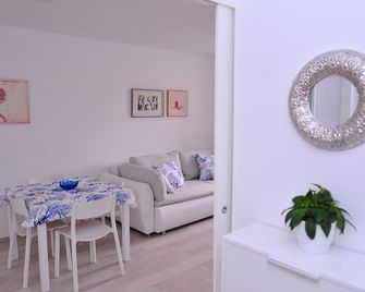 A - luxury apt in center just 5min from beach - Korčula - Dining room
