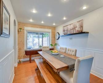 Cozy and quiet 6-bedroom retreat close to outlet mall shopping and more! - San Diego - Essbereich
