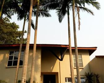 Elegant Lodge & Conference Center - Pongola - Building