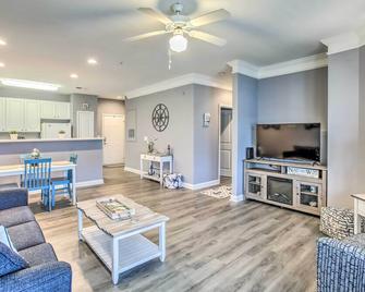 Updated Condo Access to Golf and Beaches - Calabash - Living room