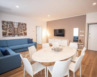 Grand Hotel Duchi d'Aosta Apartments - Trieste - Comedor
