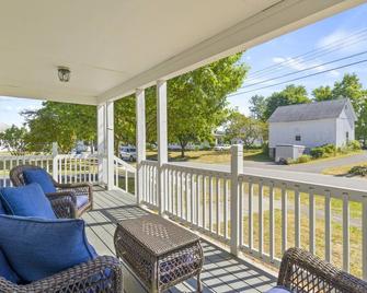 Pleasant Place: A Family Stay in Palmyra - Palmyra