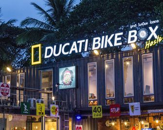 Ducati Bike Box Hostel - Buri Ram