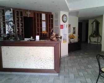 Hotel Brufa - Monteleone di Spoleto - Front desk